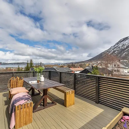 Casa vacanze Unique Family House Near The Arctic Cathedral